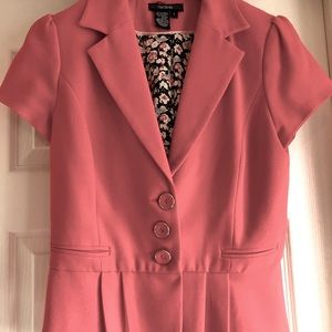 Blazer with short sleeves and pleats